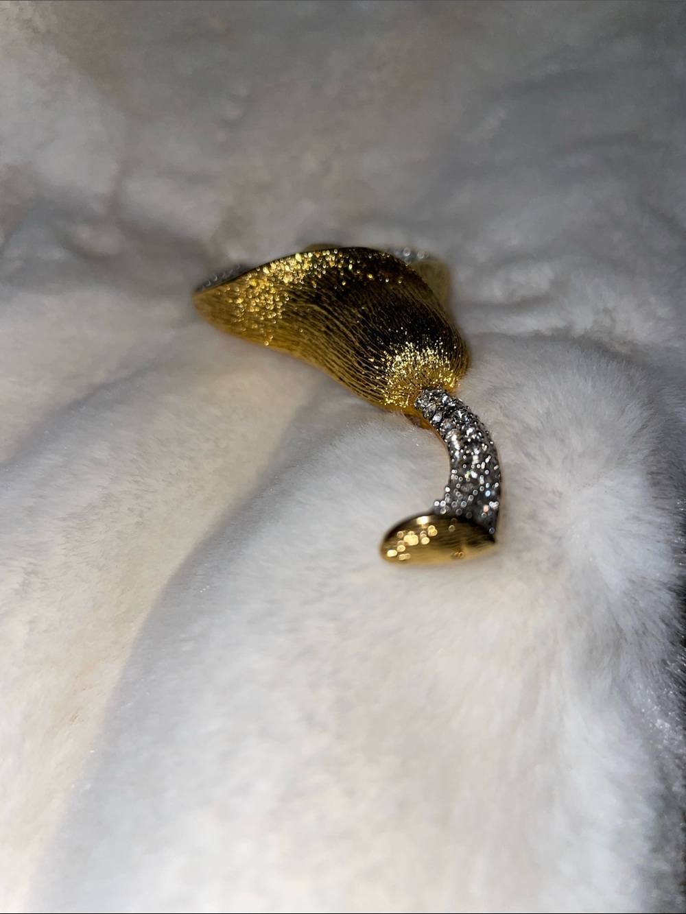 Vintage Nolan Miller Gold & Silver Pavé rhinestones set in a Calla Lily Brooch. - Picture 6 of 6